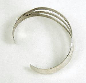 Hand made Native American Indian Jewelry; Navajo Sterling Silver sandcast bracelet