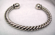 Hand made Native American Indian Jewelry; Navajo Sterling Silver feather bracelet
