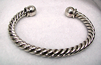 Hand made Native American Indian Jewelry; Navajo Sterling Silver feather bracelet