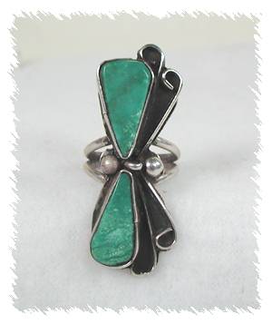 Hand made Native American Indian Jewelry; Navajo Sterling Silver Malchite Ring