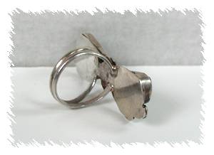 Hand made Native American Indian Jewelry; Navajo Sterling Silver Malchite Ring