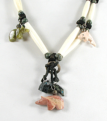 bear and hairpipe bead necklace of bone 24 inches, excellent condition