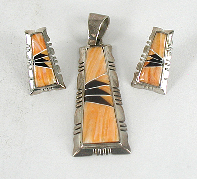 Bargain Barn Orange Spiny Oyster Pendant and Earrings Set