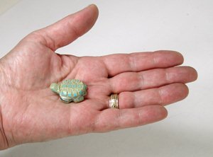 Authentic Native American Zuni turtle fetish carving of serpentine and many other stones by Amanda Siutza