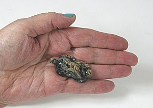 Authentic Native American Indian turtle fetish carving by Zuni artists Carl Etsate