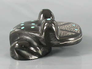 Authentic Native American Zuni frog fetish carving by Russell Shack