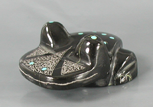 Authentic Native American Zuni frog fetish carving by Russell Shack
