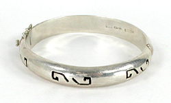 XB59 Mexican sterling silver hinged shadowbox bangle bracelet size 7 1/4 inch