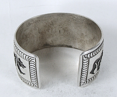 Authentic Native American vintage sterling silver Walking Bears Bracelet  6 3/4 inch by Navajo silversmith Roscoe Scott