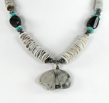 LomaSiiva melon shell heishi necklace 20 inches long with Picasso marble bear, excellent condition
