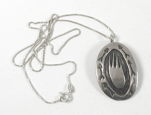 vintage sterling silver bear paw with arrows pendant with 19 inch chain