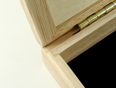 box joint on marquetry small smudge or treasure box