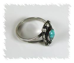 vintage like new  turquoise and sterling silver ring size 8 1/4